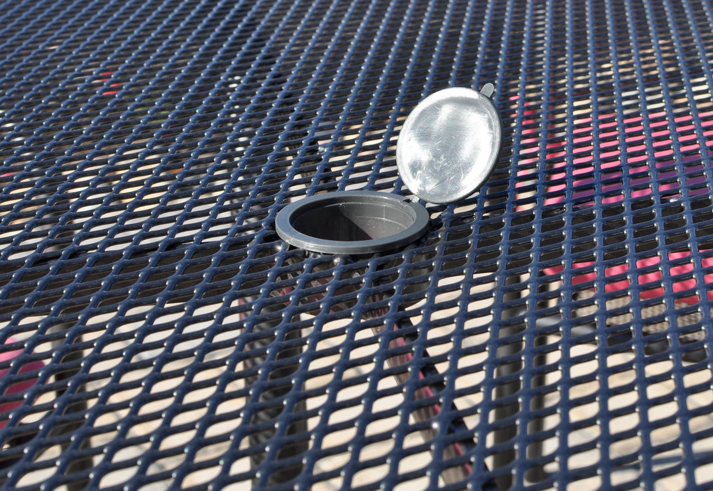 Kettler 28" Outdoor Round Mesh Dining Table Umbrella Hole