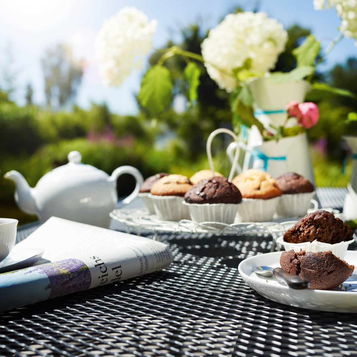Kettler 60" Round Mesh Outdoor Dining Table w/ Umbrella Hole With Food Trays